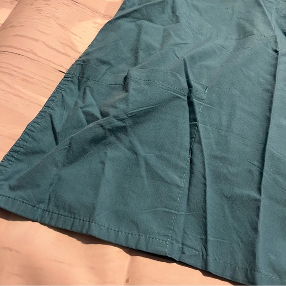 3 Pack Bundle of Green V Neck Scrub Top with Pockets, Size XL - Picture 6 of 12